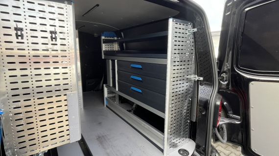 Volkswagen TRANSPORTER 150 pk DSG Comfortline, Complete Sortimo inrichting, 17 LMV, bumpers en spiegels in kleur, omvormer