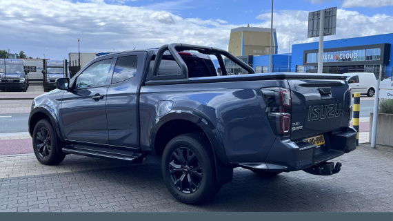 Isuzu D-Max 1.9 Extended Cab V-Cross BPM vrij. 3500 kg trekken met deze complete wagen