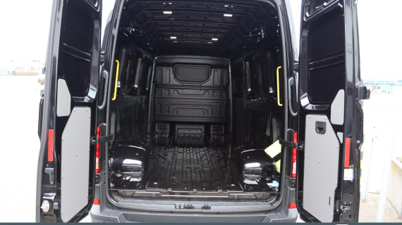 MAN TGE 5.160 Commander Automaat Zwart L4 H3 Dubbellucht Led Navi