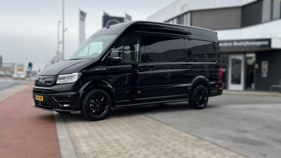MAN TGE 3.140 L3H3 Black Lion, lederen bekleding, Zijflanken bumper en spiegels in kleur, sidesteps, 18" LMV Etc. etc