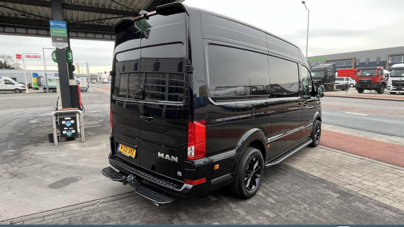 MAN TGE 3.140 L3H3 Black Lion, lederen bekleding, Zijflanken bumper en spiegels in kleur, sidesteps, 18" LMV Etc. etc