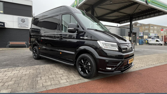MAN TGE 3.140 L3H3 Black Lion, lederen bekleding, Zijflanken bumper en spiegels in kleur, sidesteps, 18" LMV Etc. etc