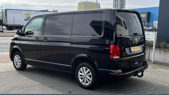 Volkswagen TRANSPORTER 150 pk DSG L1, Schuifdeur links en rechts en achterklep, trekhaak, bumpers en spiegels in kleur, LMV