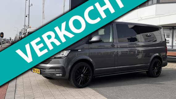 Volkswagen Transporter T6.1 L2H1 28 Highline Dubbele cabine 20" LMV, 6 zits, trekhaak sidebars zwart