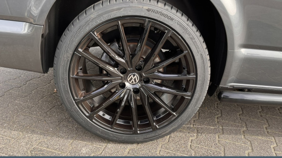 Volkswagen Transporter T6.1 L2H1 28 Highline Dubbele cabine 20" LMV, 6 zits, trekhaak sidebars zwart