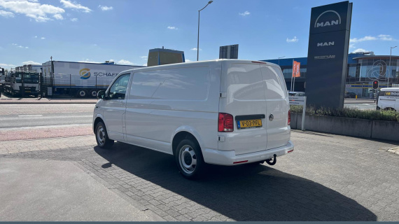 Volkswagen TRANSPORTER T6.1 150 pk DSG  L2 - 3200 kg uit. Bumpers in kleur, LED , Trekhaak, Navi, stoelverwarming