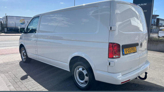 Volkswagen TRANSPORTER T6.1 150 pk DSG  L2 - 3200 kg uit. Bumpers in kleur, LED , Trekhaak, Navi, stoelverwarming