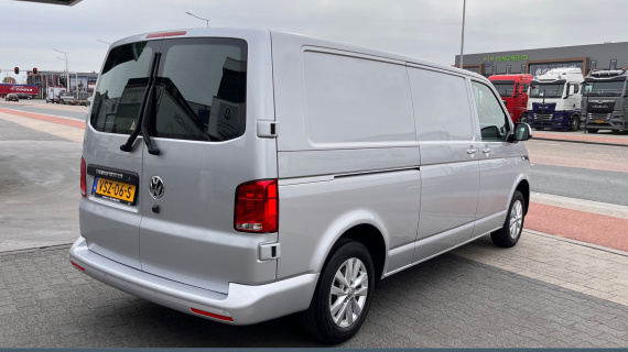 Volkswagen Transporter T6.1 Highline 110 pk - LMV - bumpers in kleur- camera etc etc