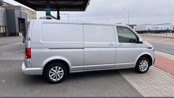 Volkswagen Transporter T6.1 Highline 110 pk - LMV - bumpers in kleur- camera etc etc