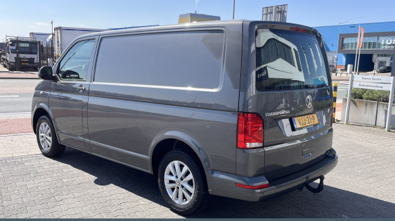 Volkswagen Transporter Transporter T6.1 150 pk DSG LMV Bumpers in kleur