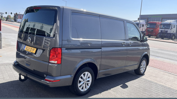 Volkswagen Transporter Transporter T6.1 150 pk DSG LMV Bumpers in kleur