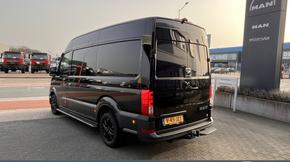 MAN TGE 3.140 L3H3 Intense Black, LMV" zwart, Sidesteps zwart geschuurd, Zonneklep met verlichting.