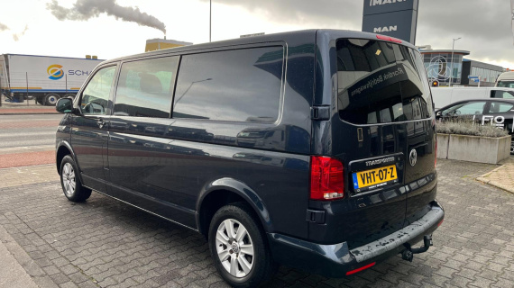 Volkswagen Transporter T6 - 150 pk L2H1 DC LMV, bumpers in kleur, trekhaak, PDC