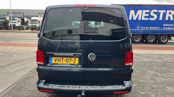 Volkswagen Transporter T6 - 150 pk L2H1 DC LMV, bumpers in kleur, trekhaak, PDC