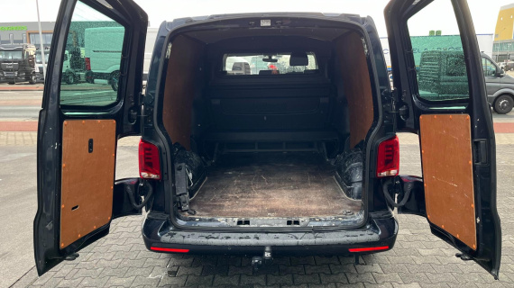 Volkswagen Transporter T6 - 150 pk L2H1 DC LMV, bumpers in kleur, trekhaak, PDC