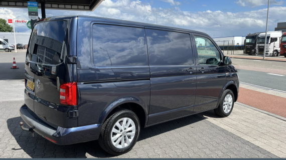 Volkswagen Transporter 2.0 TDI L1 Highline - 150 pk LMV, bumpers in kleur, trekhaak, navi