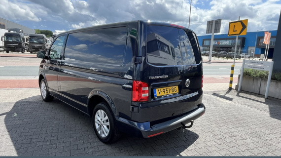 Volkswagen Transporter 2.0 TDI L1 Highline - 150 pk LMV, bumpers in kleur, trekhaak, navi