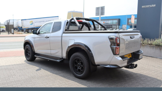 Isuzu D-Max 1.9 Extended Cab V-Cross Zwart LM met Terrain band 3500 kg Trekhaak Rollbar