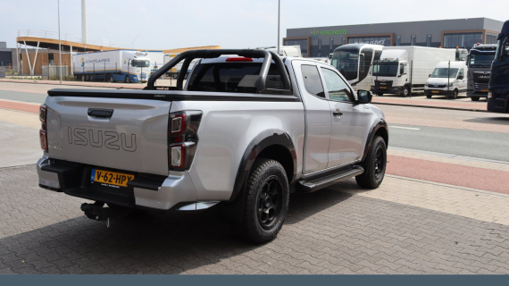 Isuzu D-Max 1.9 Extended Cab V-Cross Zwart LM met Terrain band 3500 kg Trekhaak Rollbar