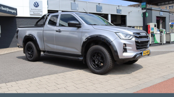 Isuzu D-Max 1.9 Extended Cab V-Cross Zwart LM met Terrain band 3500 kg Trekhaak Rollbar
