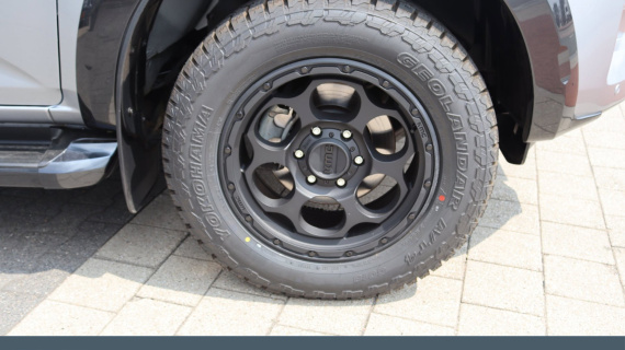 Isuzu D-Max 1.9 Extended Cab V-Cross Zwart LM met Terrain band 3500 kg Trekhaak Rollbar