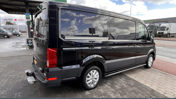 Volkswagen Crafter 140 pk laag dak L3H2 17" LMV, sidesteps, trekhaak, navi, etc.