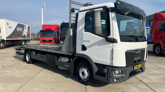 MAN TGL Oprijauto 220 pk TipMatic, luchtvering achter, 8.800 kg GVW, 4.500 mm wb, Navi. comfortstoel, 3.500 kg Rockinger-AHW