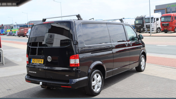 Volkswagen Transporter 140 pk, 17"LMV, bumpers in kleur, trekhaak etc