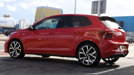 Volkswagen Polo 2.0 TSI GTI - 200 pk | LED koplampen | Navi | Pano | Trekhaak |Rode remklauwen | 18" LMV|ACC|Climatronic|Alcantara