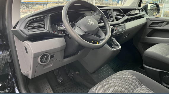 Volkswagen Transporter T6 - 150 pk L2H1 DC LMV, bumpers in kleur, trekhaak, PDC