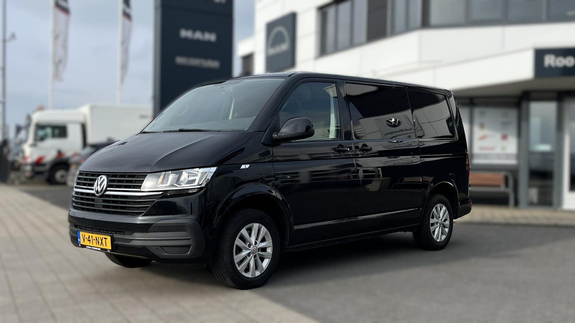 Volkswagen TRANSPORTER 150 pk DSG L1, Schuifdeur links en rechts en achterklep, trekhaak, bumpers en spiegels in kleur, LMV