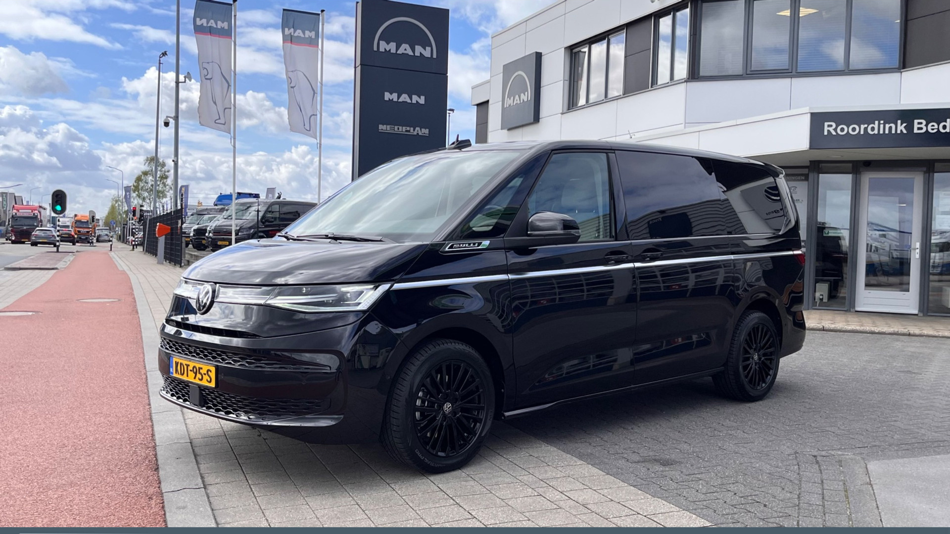 Volkswagen MULTIVAN 1.5 eHybrid L2 Bulli Edition 4Motion BTW auto Black Power