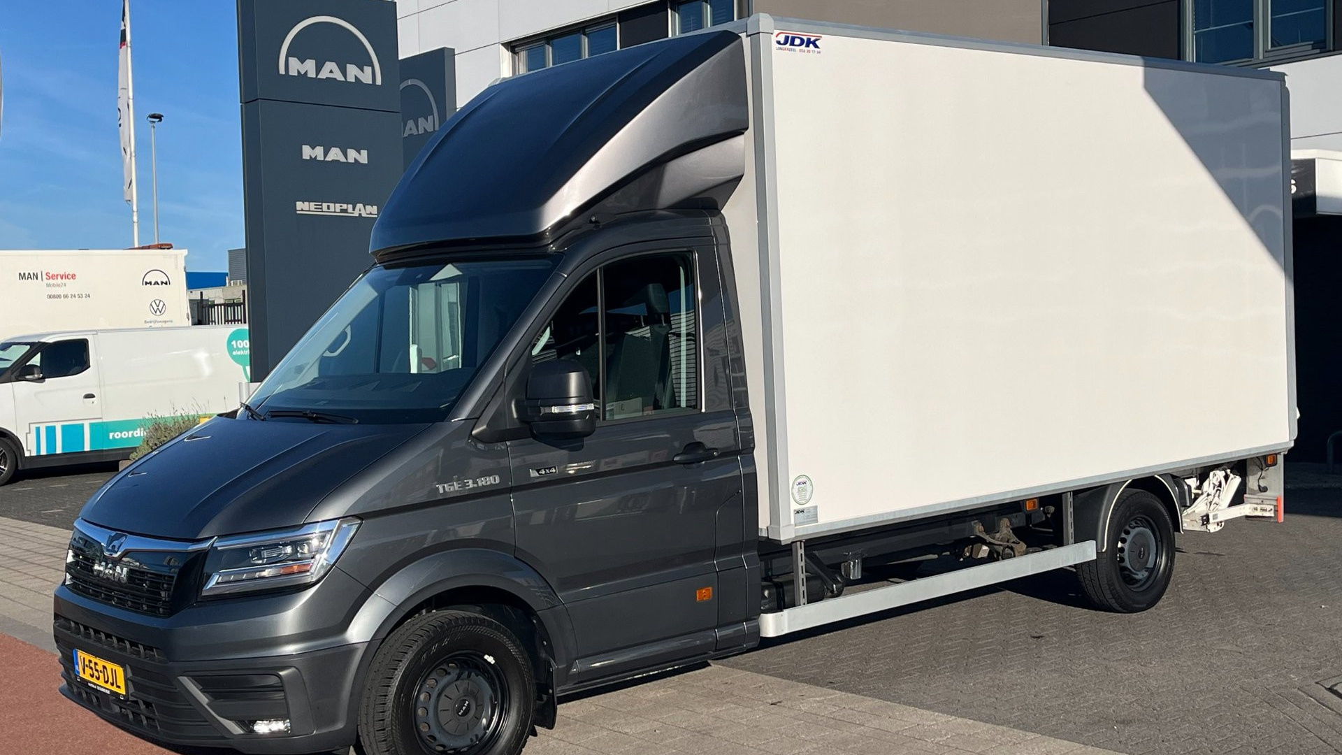 MAN TGE TGE 3.180 4x4  laadklep  