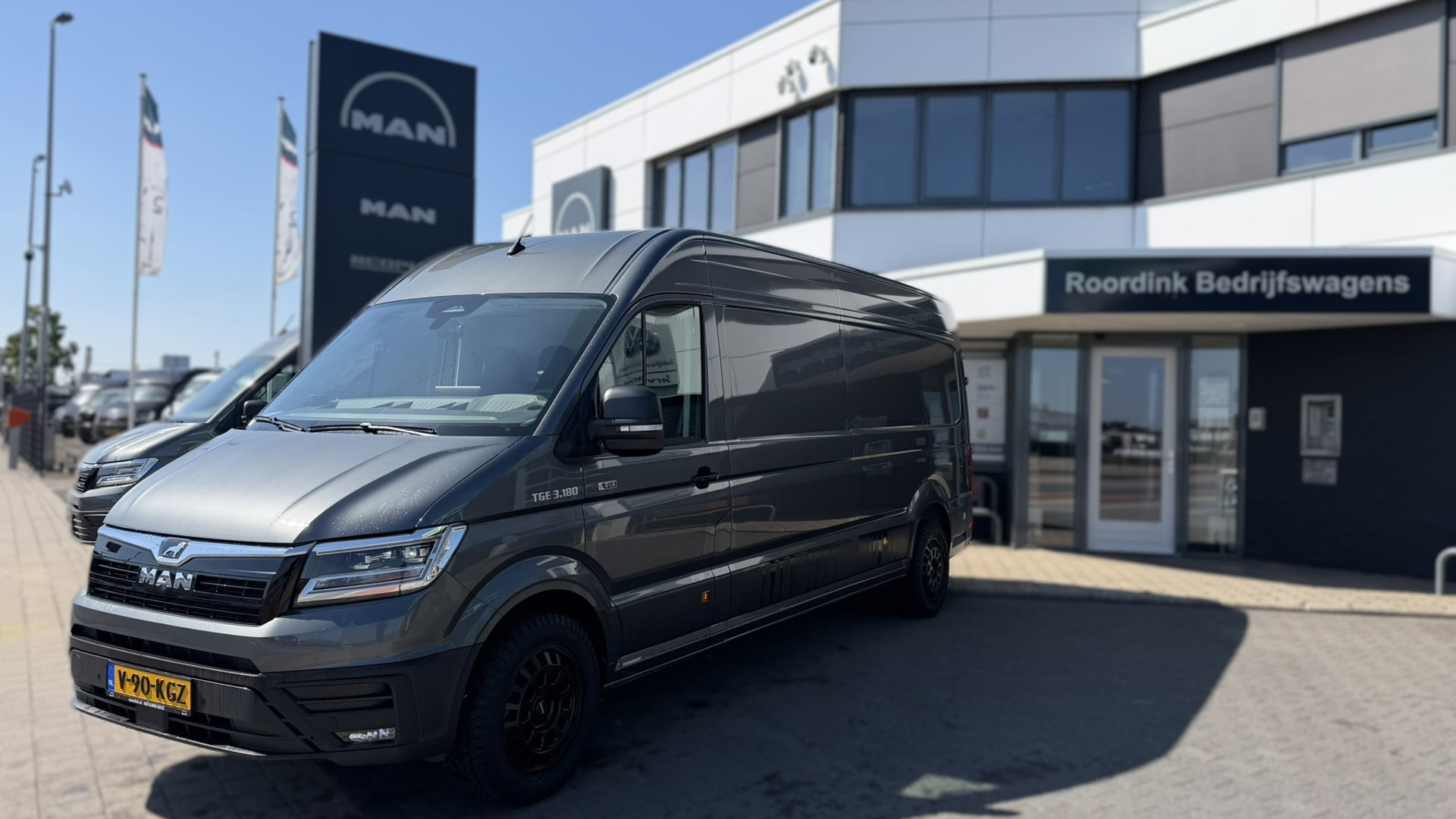 MAN TGE 3.180 Lang L4 Hoog 4x4 HD 