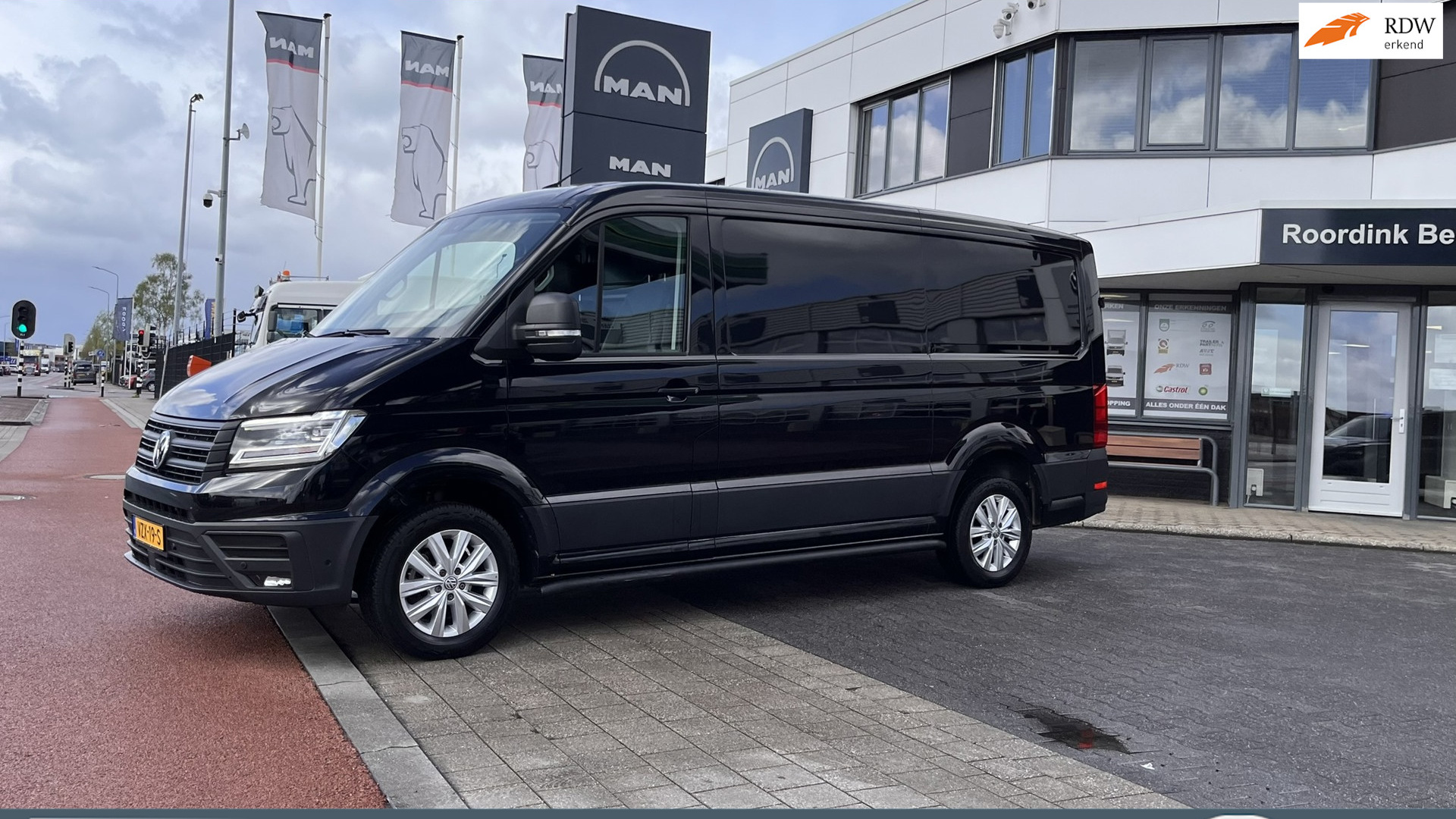 Volkswagen Crafter 140 pk laag dak L3H2 17" LMV, sidesteps, trekhaak, navi, etc.