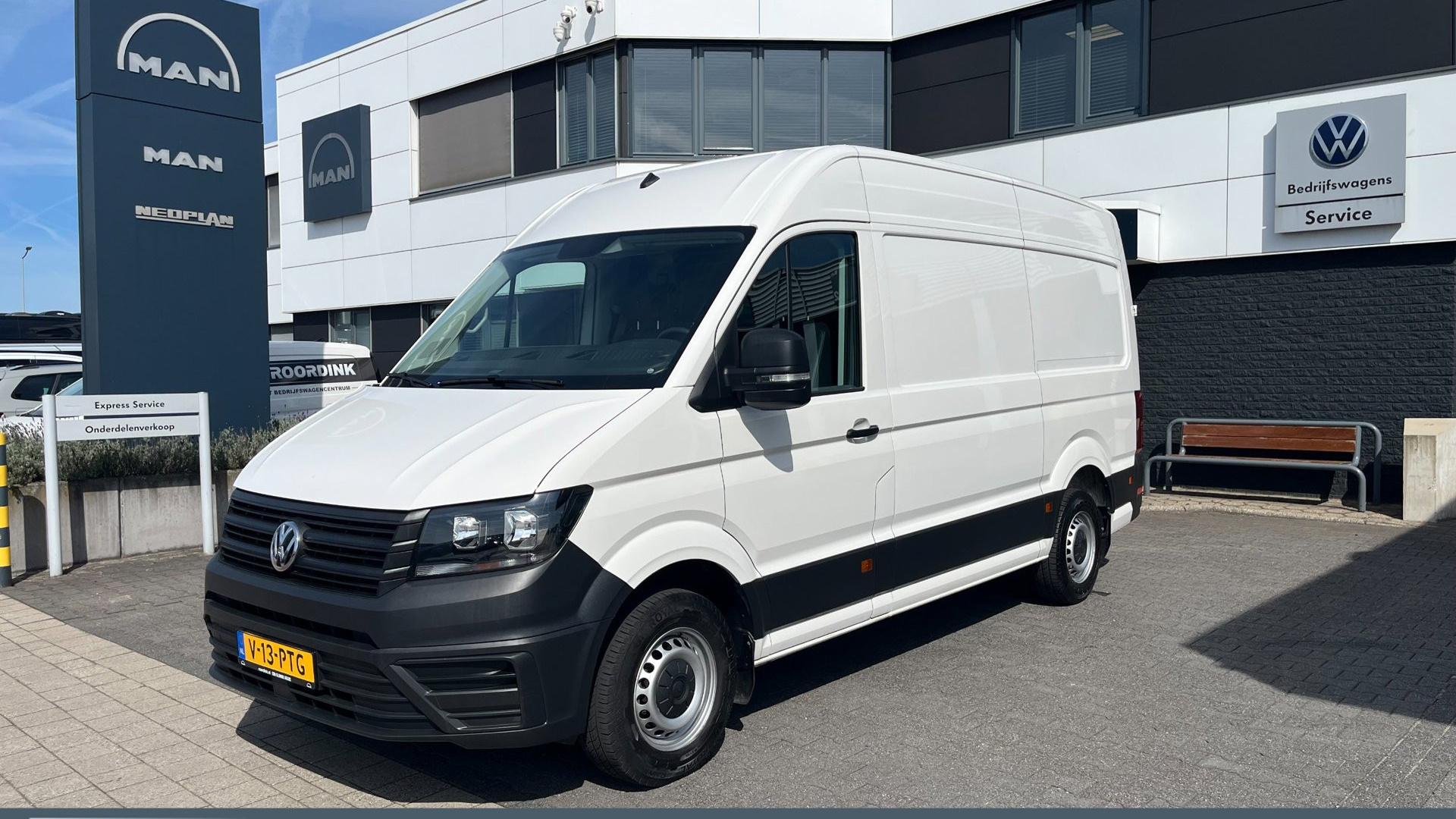 Volkswagen CRAFTER 35 automaat, trekhaak, cruisecontrol, opstap, multistuur etc