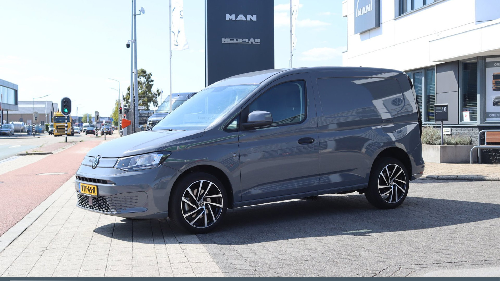 Volkswagen Caddy Cargo 2.0 TDI 122 pk Style, bumpers in kleur, PDC, cruise etc.