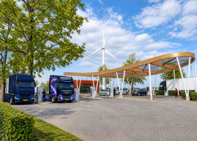 Opening Acculaadstation in Barneveld met eTrucks proefritten