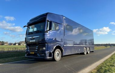 MAN TGX paardentrailer