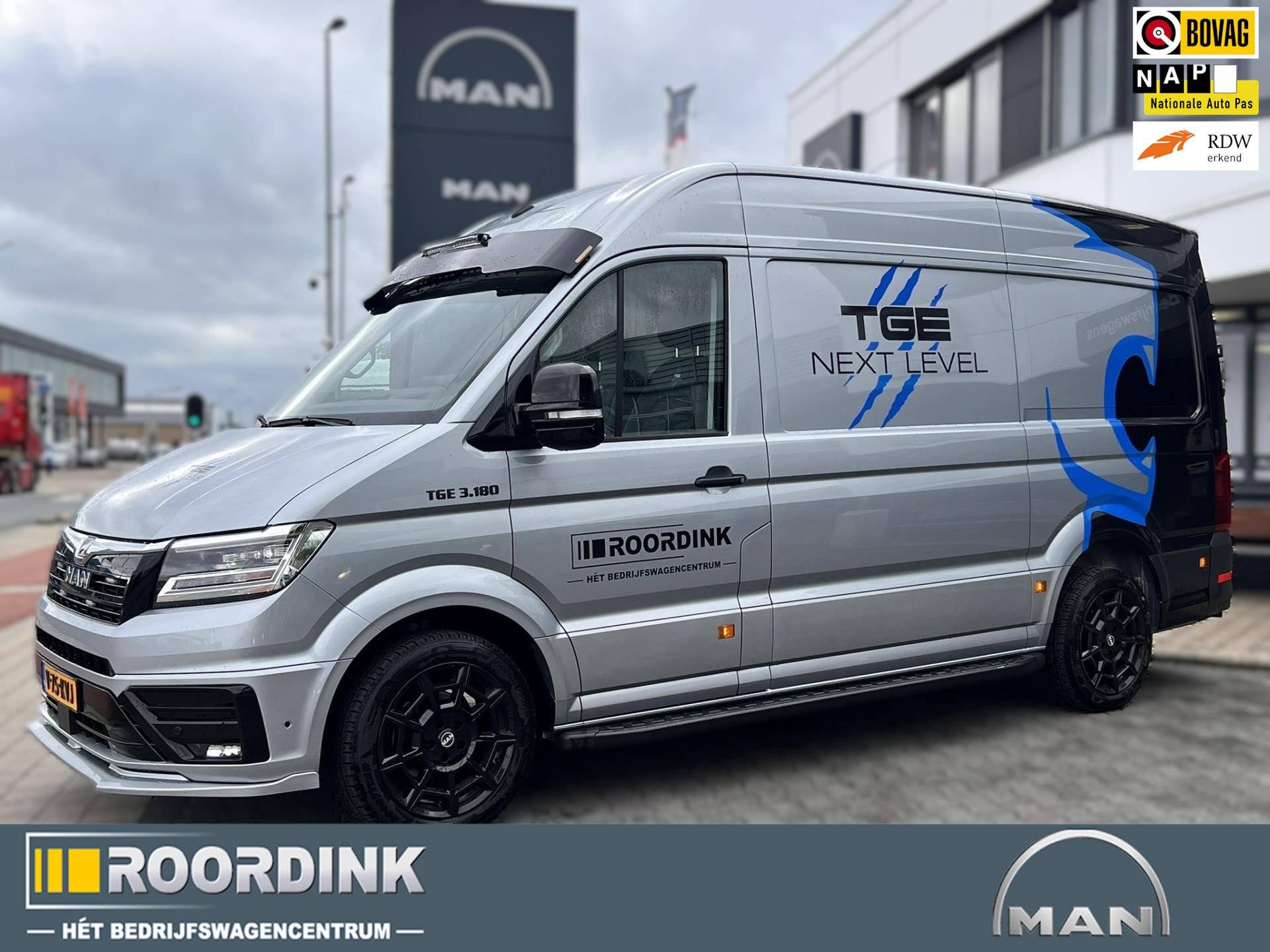 MAN TGE 3.180 L3H3 Demo !! Dikke uitvoering. Leren bekleding, 19&quot; LMV, Sidesteps, Flitsers, Dominator zonneklep Lazer Ledbak etc. 