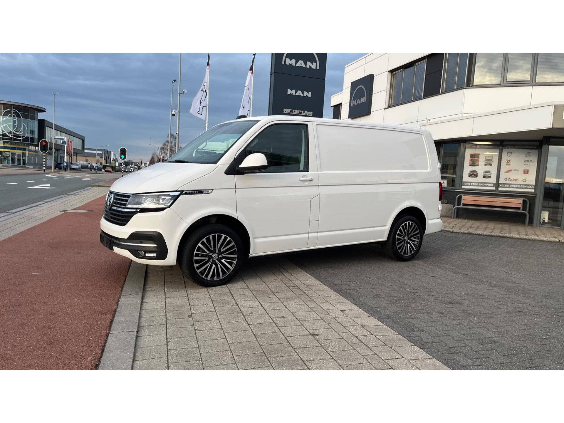 Volkswagen Transporter 150 DSG Bulli , dikke uitvoering, Bearlock, laadruimte sloten. Extra veilig