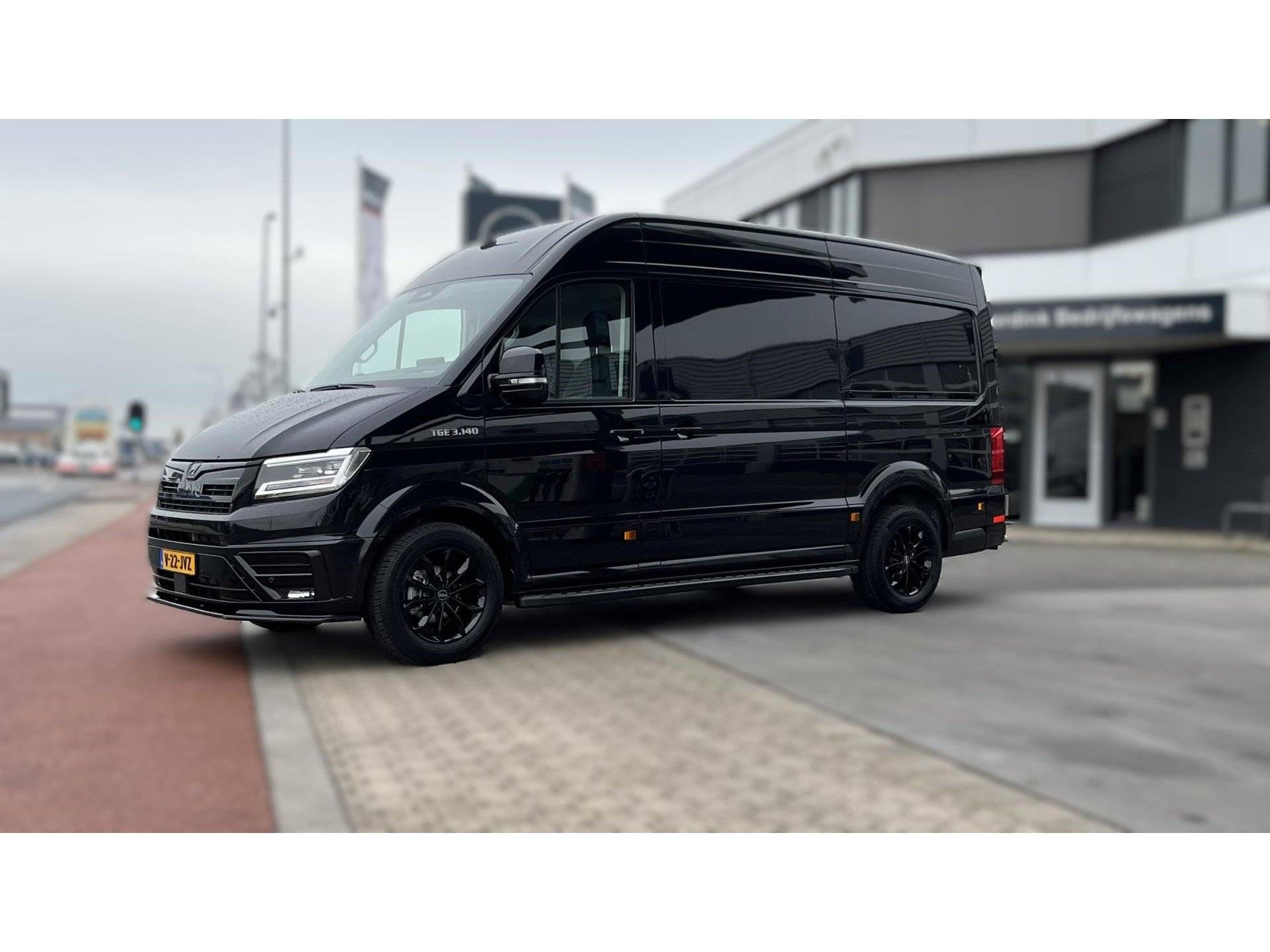 MAN TGE 3.140 L3H3 Black Lion, lederen bekleding, Zijflanken bumper en spiegels, deurrails in kleur, sidesteps, 18" LM BPM VRIJ!