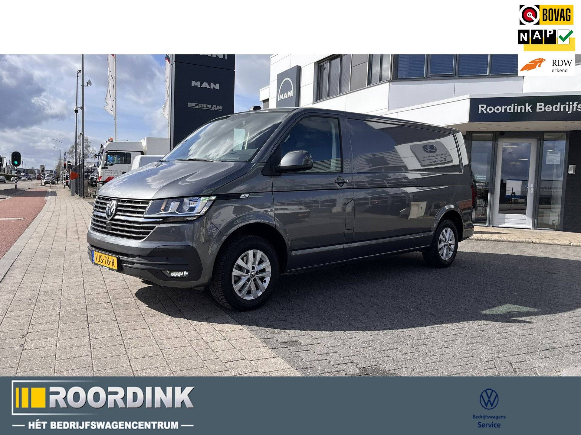 Volkswagen Transporter 2.0 TDI L2H1 28 Highline 150 pk DSG, Navi, bumpers in kleur, trekhaak, LMV etc.