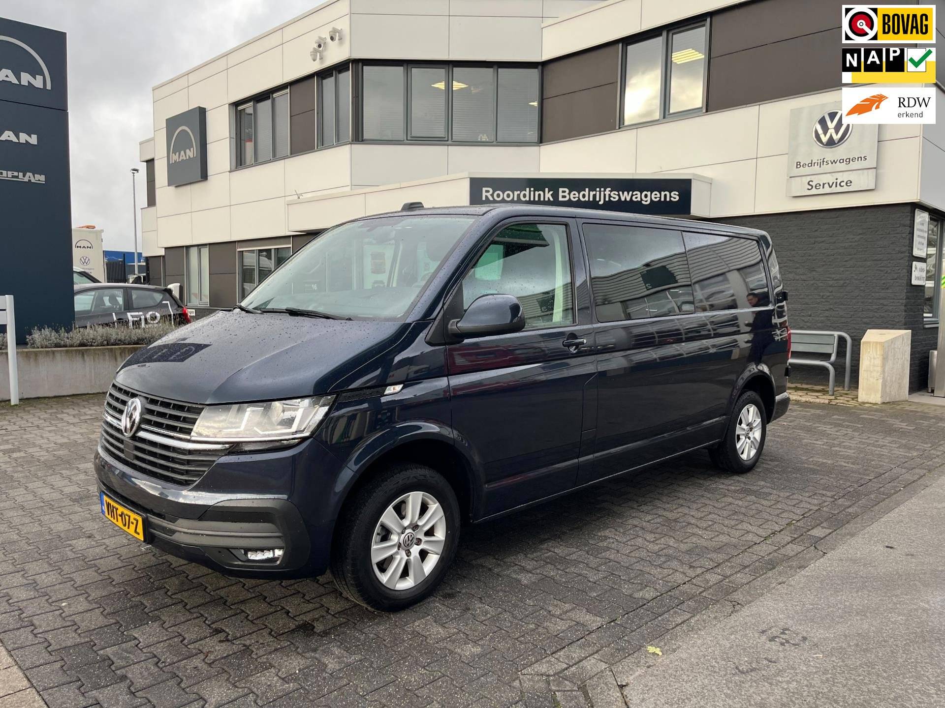 Volkswagen Transporter T6 - 150 pk L2H1 DC LMV, bumpers in kleur, trekhaak, PDC