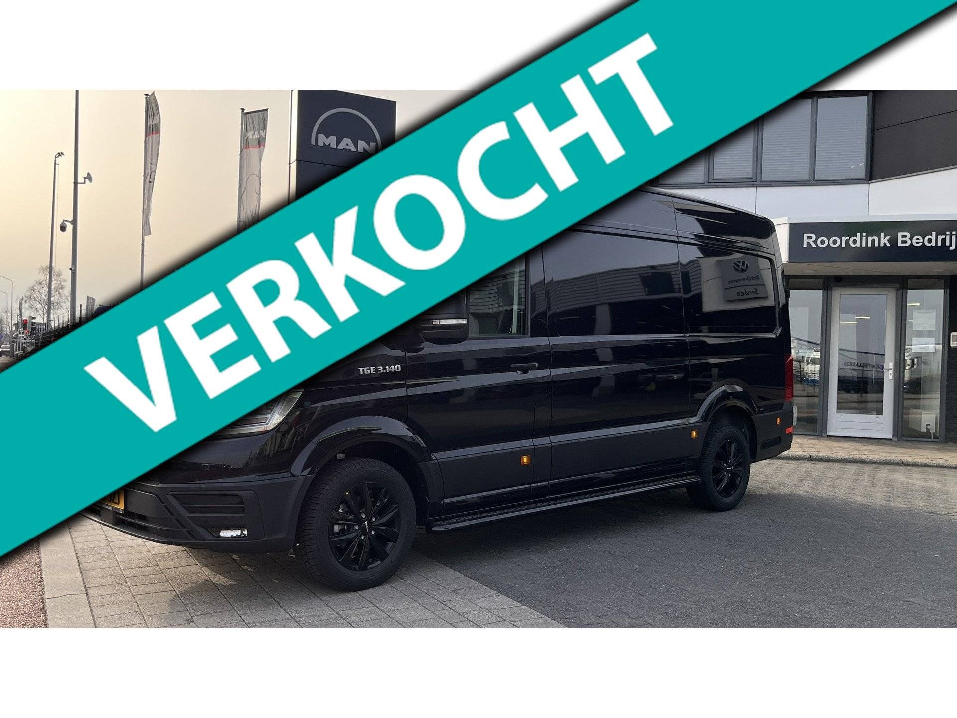 MAN TGE 3.140 L3H3 Intense Black, LMV" zwart, Sidesteps zwart geschuurd, Zonneklep met verlichting.