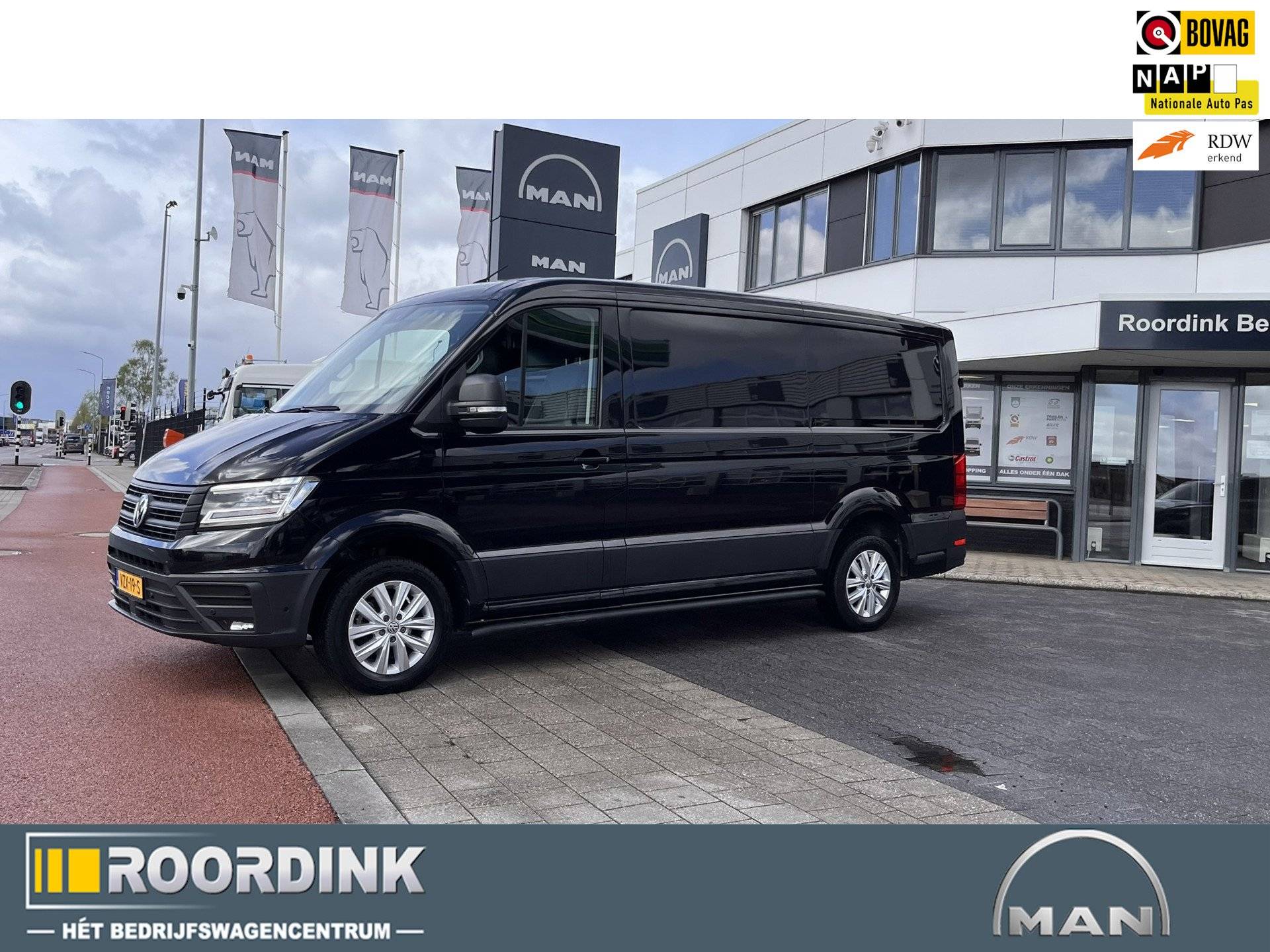 Volkswagen Crafter 140 pk laag dak L3H2 17" LMV, sidesteps, trekhaak, navi, etc.
