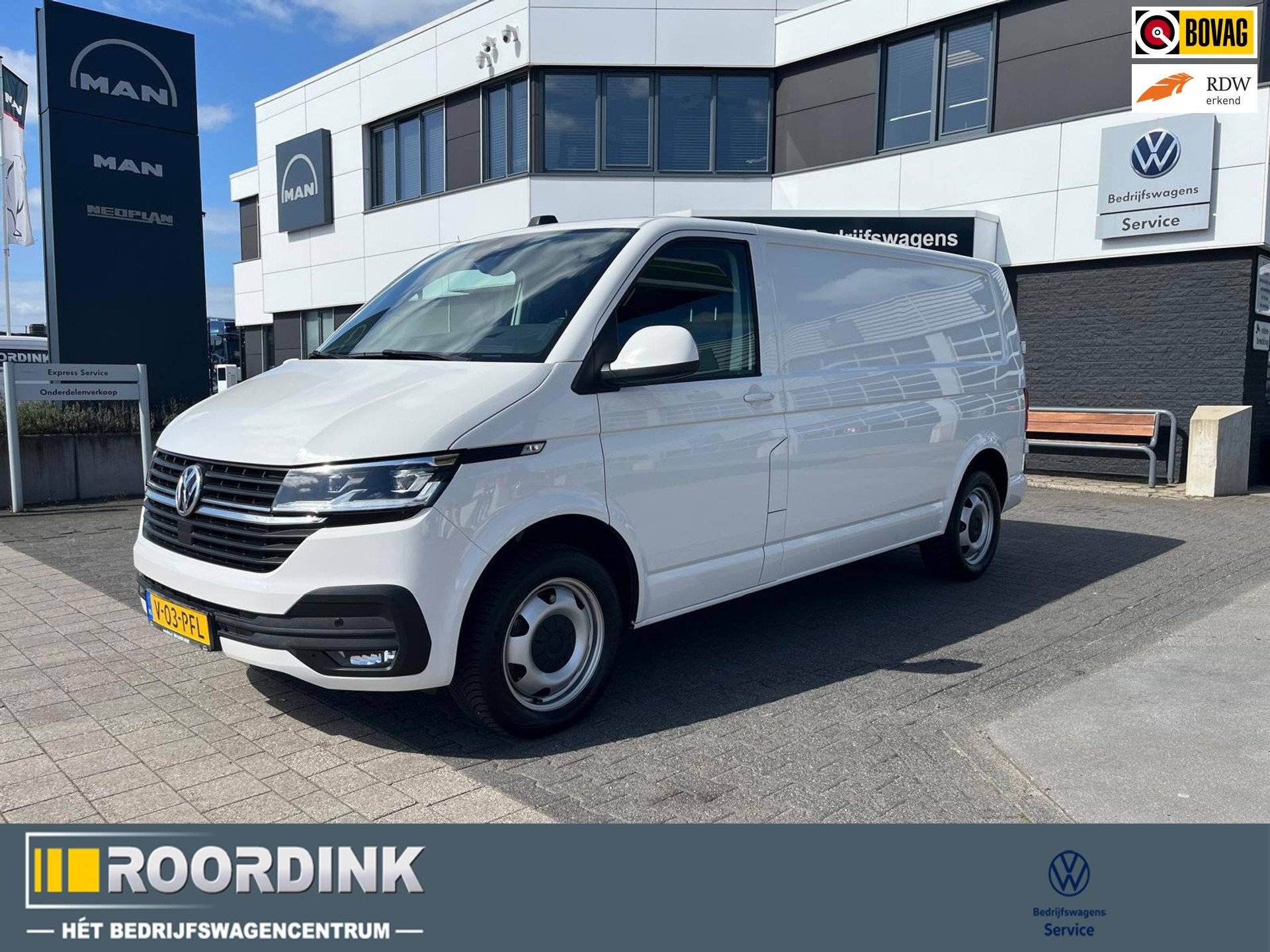 Volkswagen TRANSPORTER T6.1 150 pk DSG  L2 - 3200 kg uit. Bumpers in kleur, LED , Trekhaak, Navi, stoelverwarming