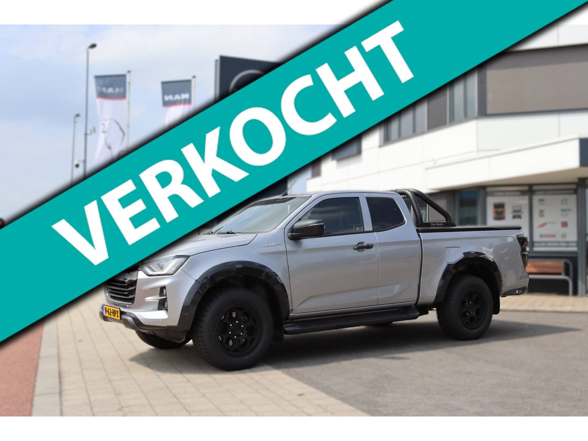 Isuzu D-Max 1.9 Extended Cab V-Cross Zwart LM met Terrain band 3500 kg Trekhaak Rollbar