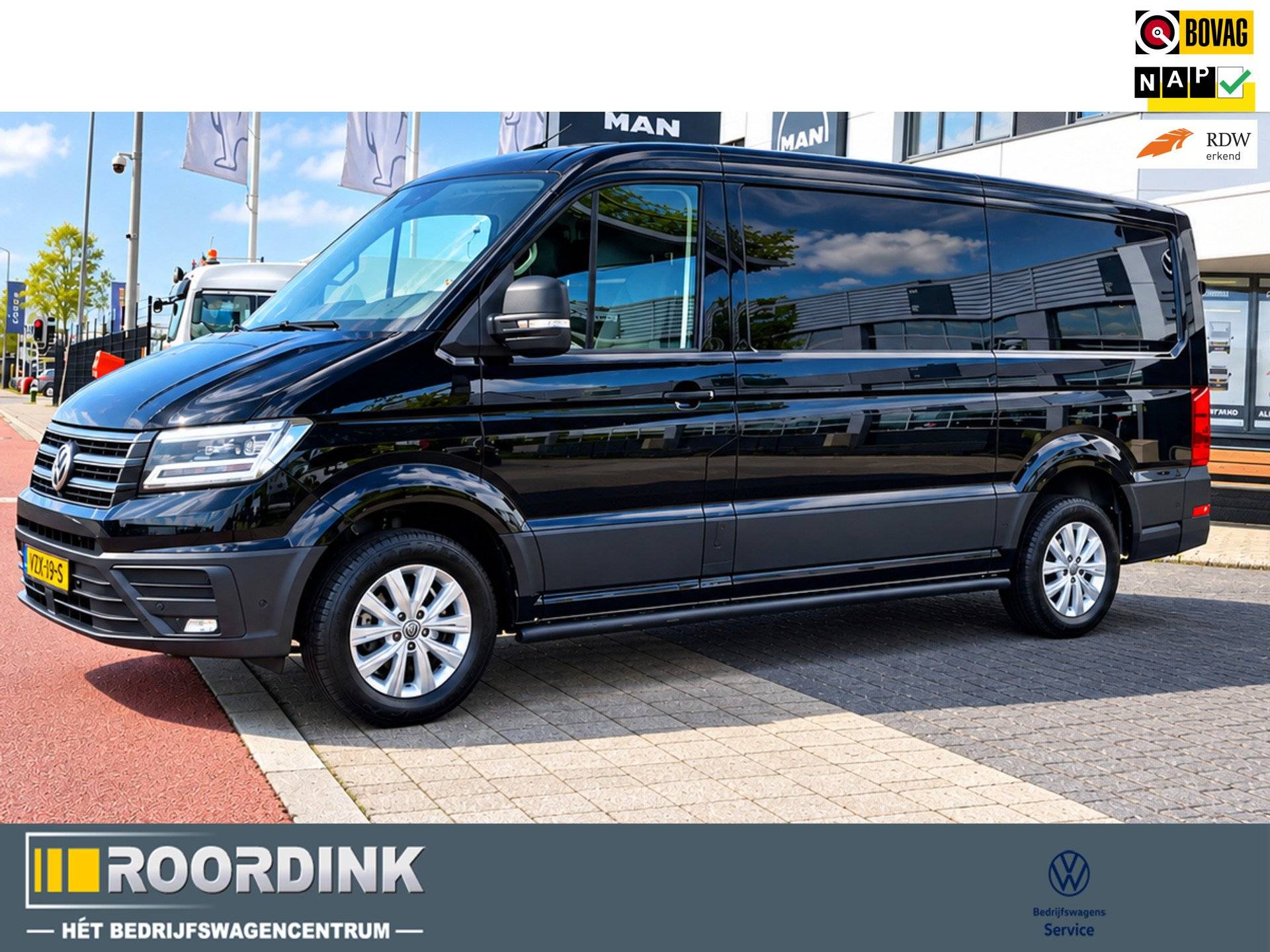Volkswagen Crafter 140 pk laag dak L3H2 17" LMV, sidesteps, trekhaak, navi, etc.