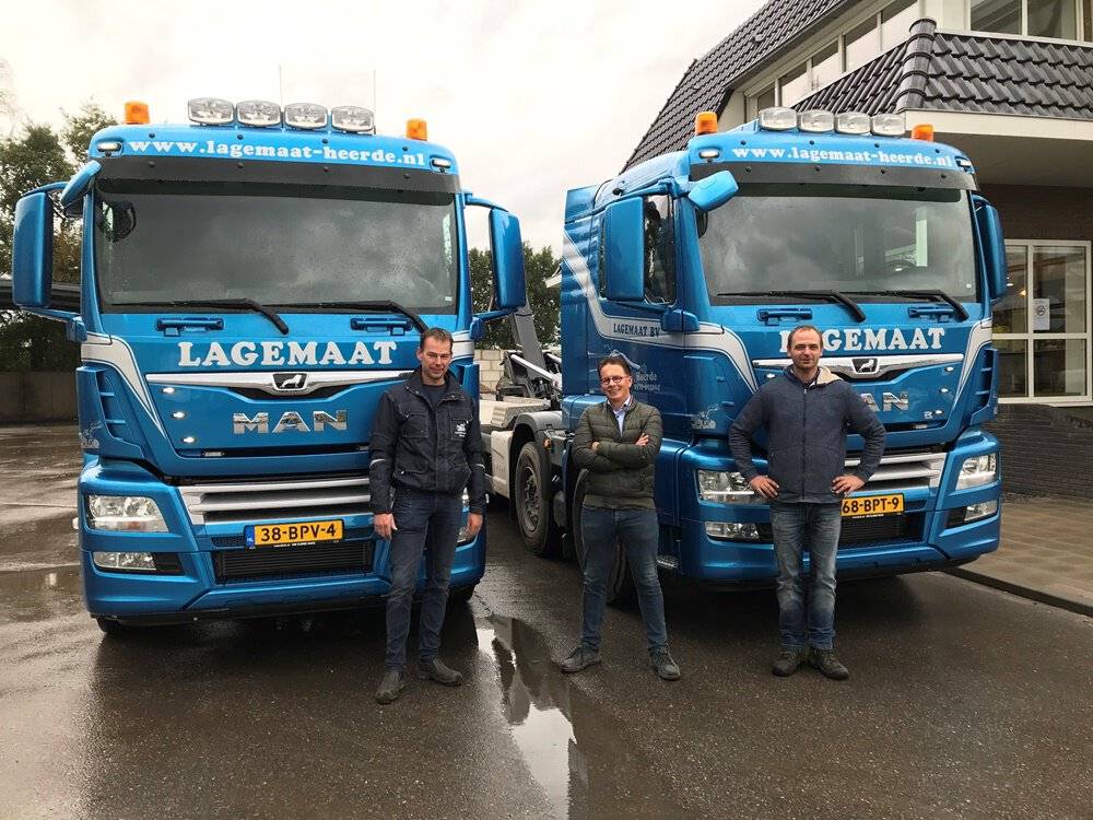 V.l.n.r.: chauffeur Ferry, Peter Lagemaat, chauffeur Gerard